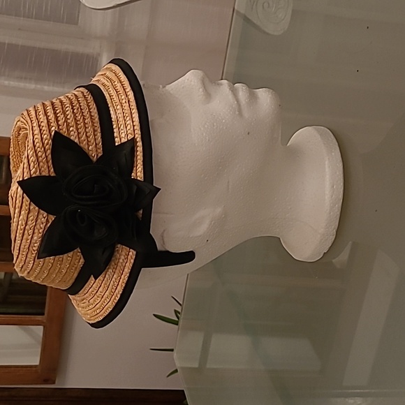 Ladies hat - Picture 2 of 5